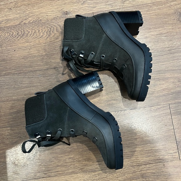 New Ugg redwood green boots - Picture 3 of 6